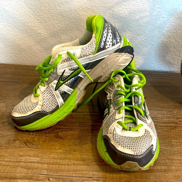 Brooks size 8.5 - Picture 5 of 5
